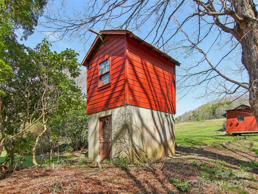 1285 Sandy Branch Road, Bakersville, NC 28705.  MLS# CAR4246881, YatesRealty ID 14608. 