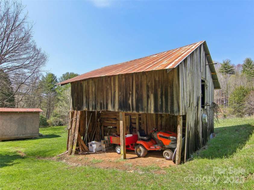 1285 Sandy Branch Road, Bakersville, NC 28705.  MLS# CAR4246881, YatesRealty ID 14608. 