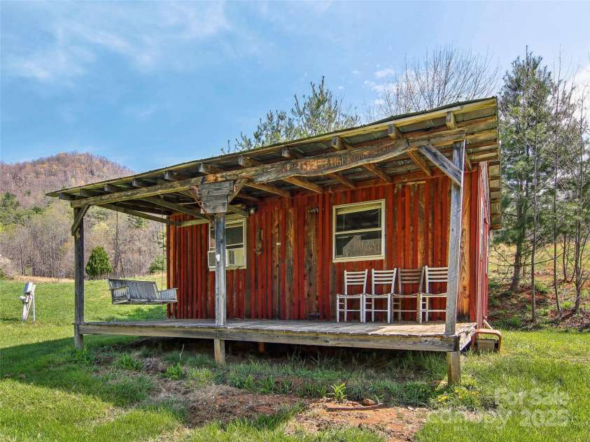 1285 Sandy Branch Road, Bakersville, NC 28705.  MLS# CAR4246881, YatesRealty ID 14608. 