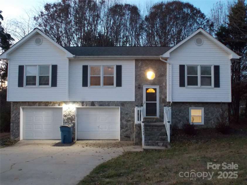 3289 Capital Court, Lenoir, NC 28645.  MLS# CAR4198542, YatesRealty ID 14609. 