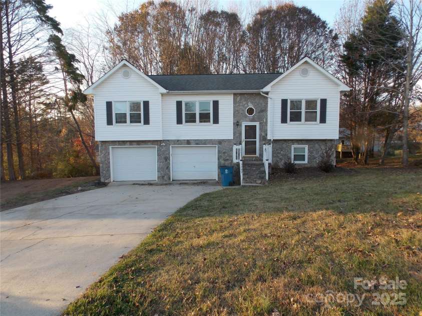 3289 Capital Court, Lenoir, NC 28645.  MLS# CAR4198542, YatesRealty ID 14609. 