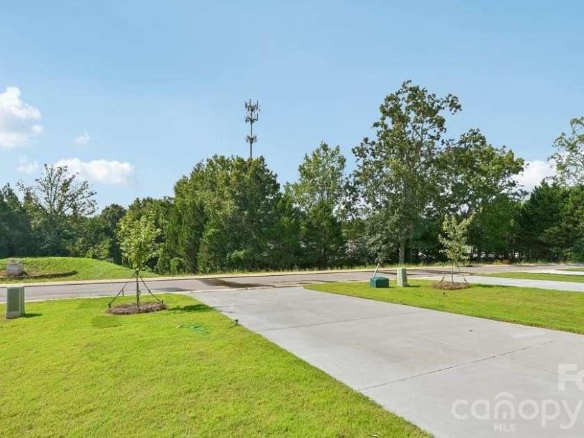 9315 Carver Avenue, Huntersville, NC 28078.  MLS# CAR4361111, YatesRealty ID 14609. 