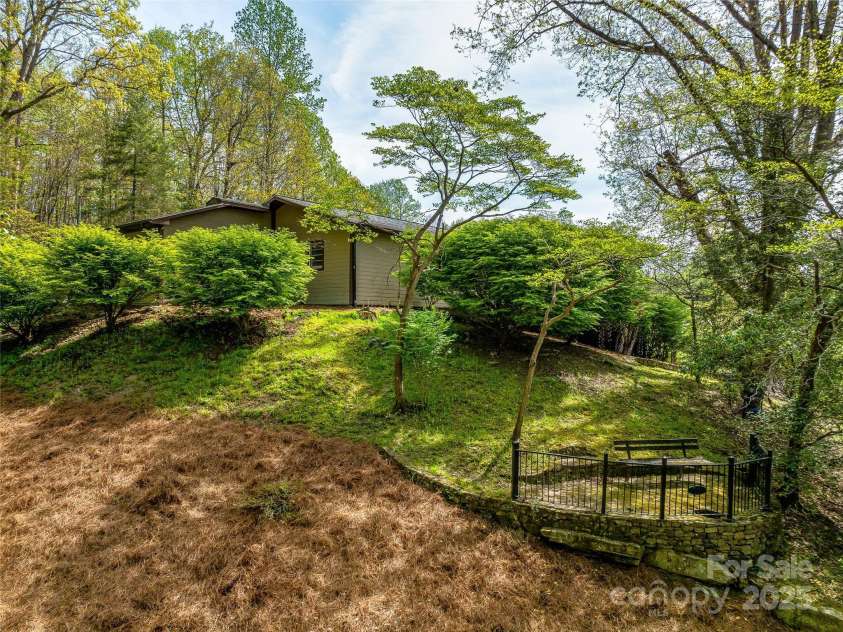 74 Solar Lane, Hendersonville, NC 28739.  MLS# CAR4250537, YatesRealty ID 14610. 