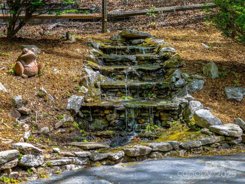 74 Solar Lane, Hendersonville, NC 28739.  MLS# CAR4250537, YatesRealty ID 14610. 