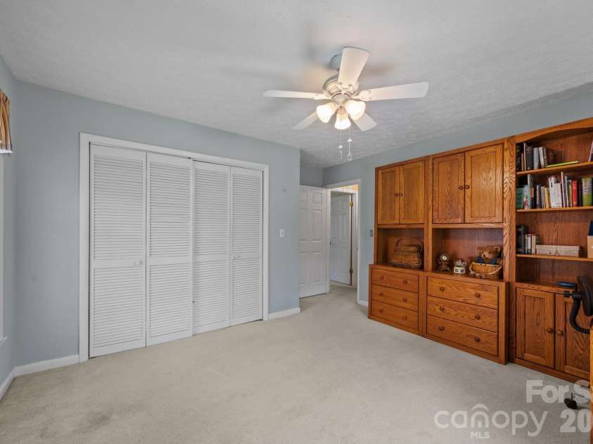 3124 Primrose Drive, Hendersonville, NC 28792.  MLS# CAR4358804, YatesRealty ID 14614. LARGE CLOSETS