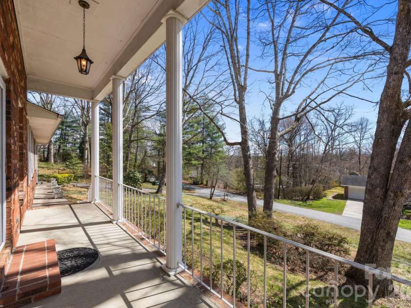 3124 Primrose Drive, Hendersonville, NC 28792.  MLS# CAR4358804, YatesRealty ID 14614. LARGE CORNER LOT