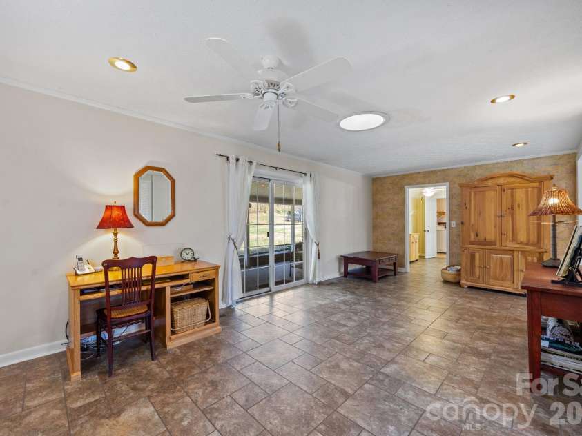 3124 Primrose Drive, Hendersonville, NC 28792.  MLS# CAR4358804, YatesRealty ID 14614. LARGE DEN