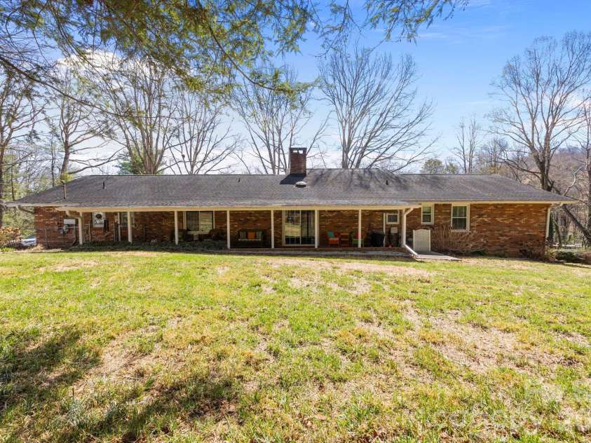 3124 Primrose Drive, Hendersonville, NC 28792.  MLS# CAR4358804, YatesRealty ID 14614. LARGE FENCED YARD