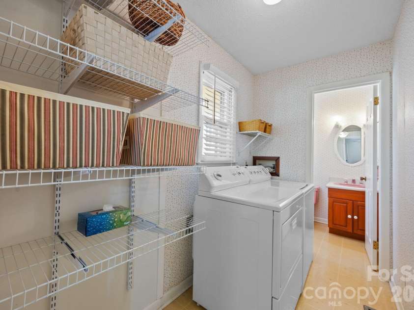 3124 Primrose Drive, Hendersonville, NC 28792.  MLS# CAR4358804, YatesRealty ID 14614. LAUNDRY ROOM
