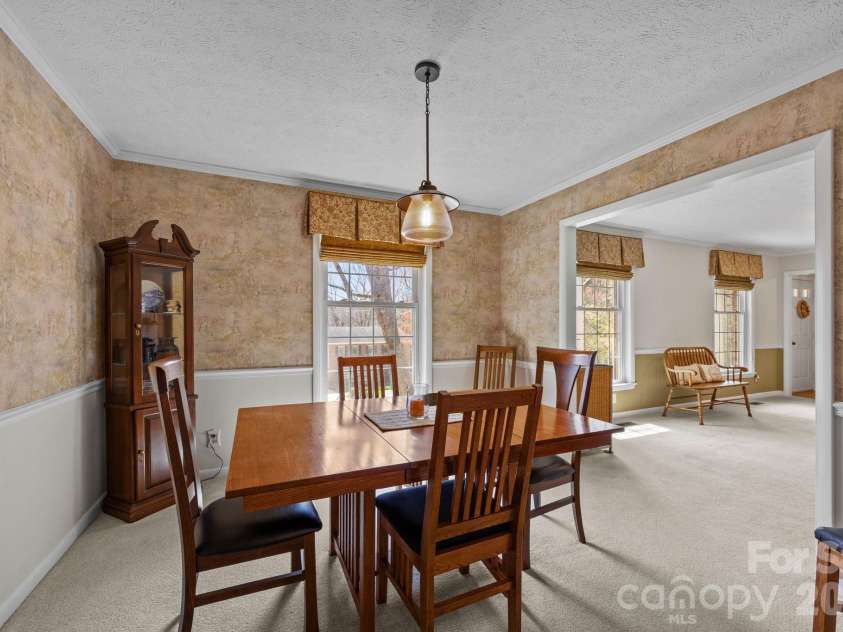 3124 Primrose Drive, Hendersonville, NC 28792.  MLS# CAR4358804, YatesRealty ID 14614. SEPARATE  DINING ROOM