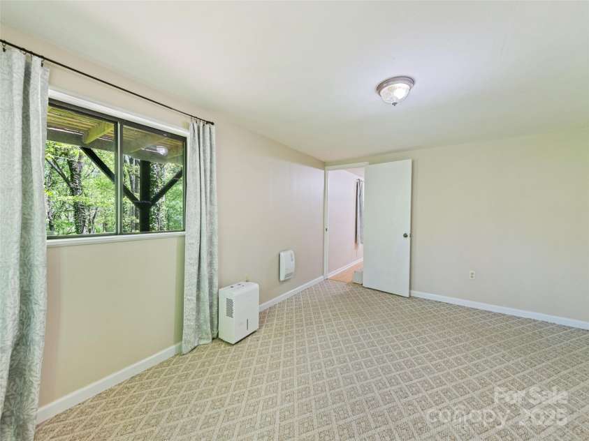 662 Locust Drive, Maggie Valley, NC 28751.  MLS# CAR4232980, YatesRealty ID 14614. 