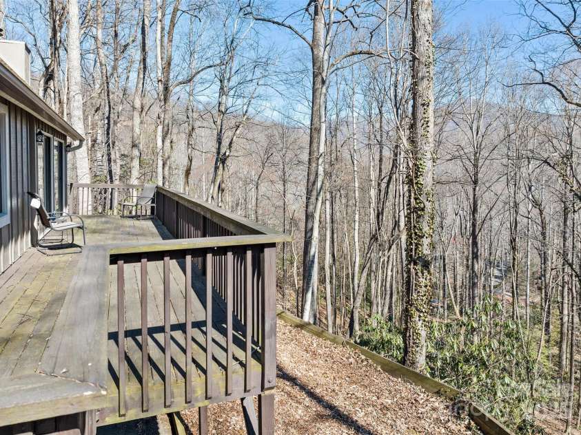 662 Locust Drive, Maggie Valley, NC 28751.  MLS# CAR4232980, YatesRealty ID 14614. 