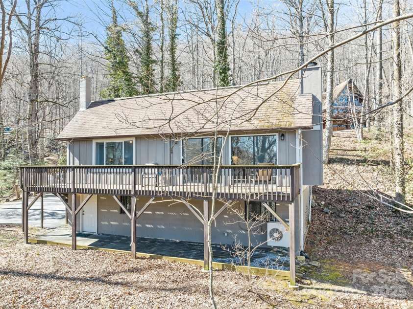 662 Locust Drive, Maggie Valley, NC 28751.  MLS# CAR4232980, YatesRealty ID 14614. 