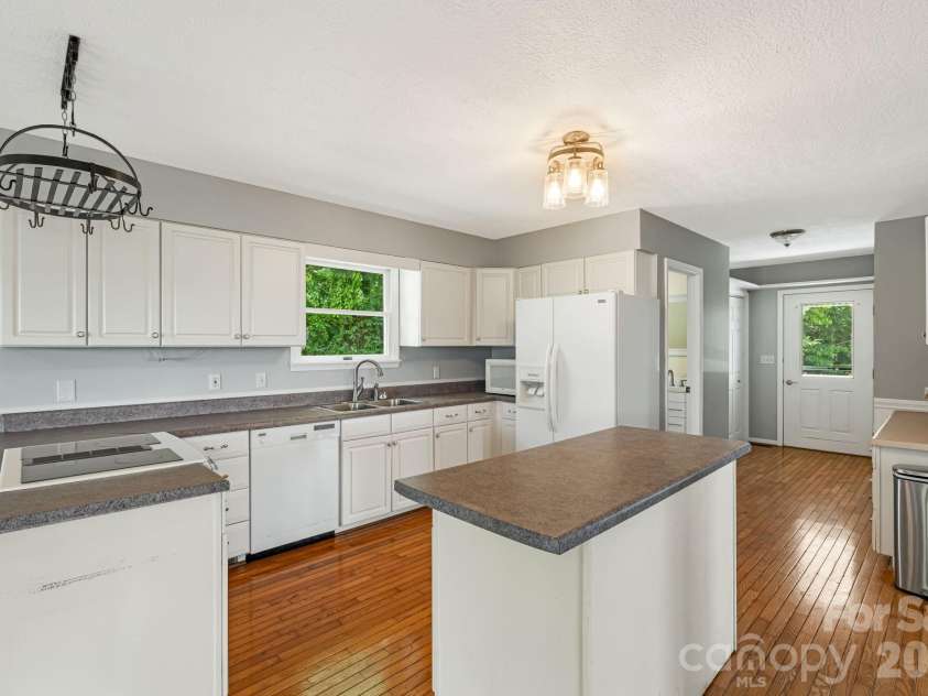 95 Friendship Road, Burnsville, NC 28714.  MLS# CAR4358754, YatesRealty ID 14615. 