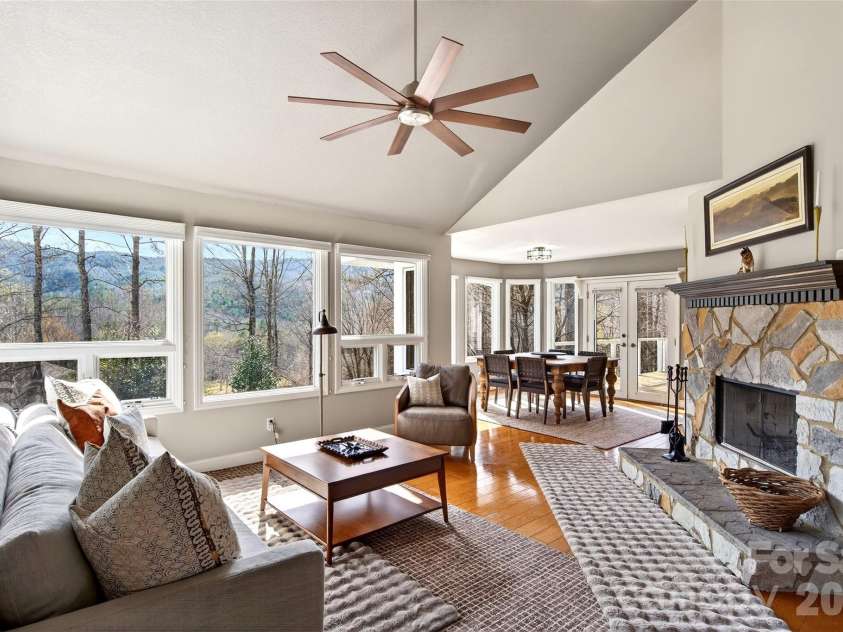 525 Blue Ridge Drive, Marion, NC 28752.  MLS# CAR4362278, YatesRealty ID 14616. 