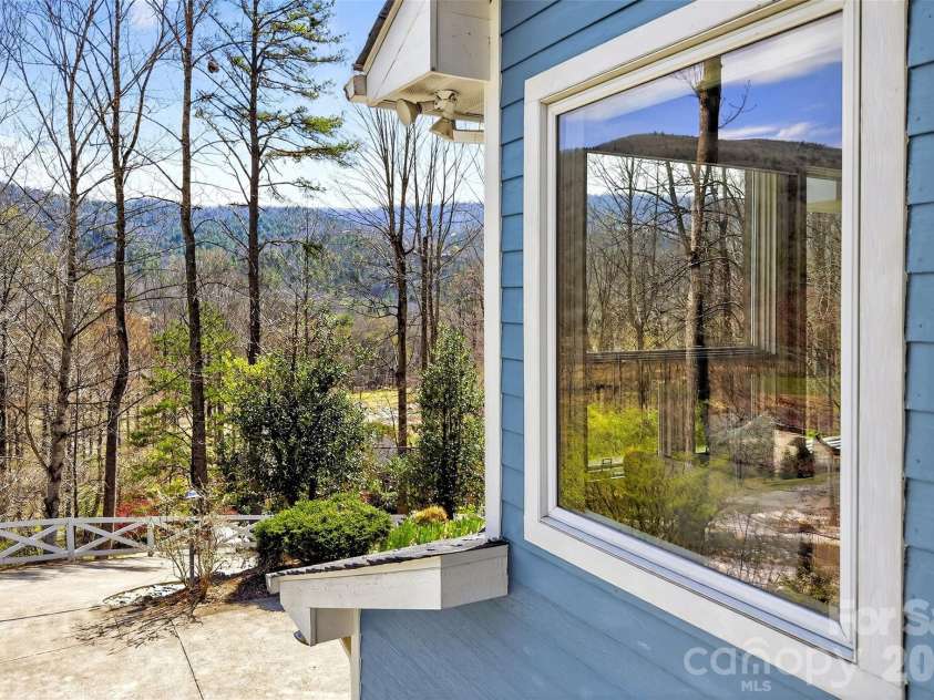 525 Blue Ridge Drive, Marion, NC 28752.  MLS# CAR4362278, YatesRealty ID 14616. 