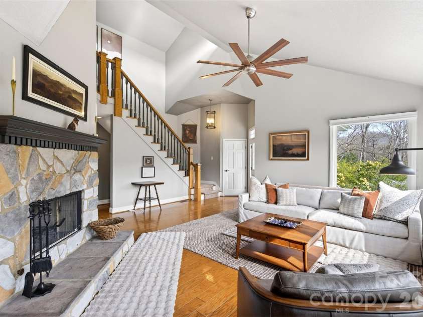 525 Blue Ridge Drive, Marion, NC 28752.  MLS# CAR4362278, YatesRealty ID 14616. 