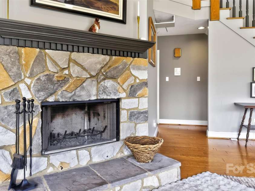 525 Blue Ridge Drive, Marion, NC 28752.  MLS# CAR4362278, YatesRealty ID 14616. 