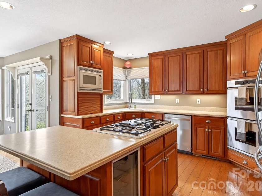 525 Blue Ridge Drive, Marion, NC 28752.  MLS# CAR4362278, YatesRealty ID 14616. 