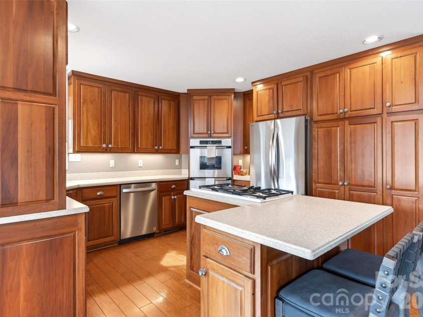 525 Blue Ridge Drive, Marion, NC 28752.  MLS# CAR4362278, YatesRealty ID 14616. 