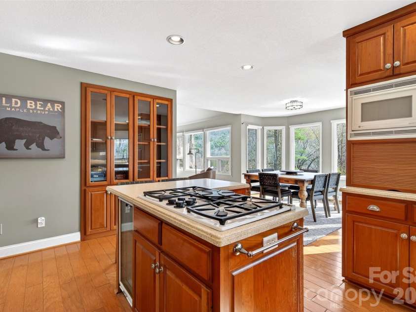 525 Blue Ridge Drive, Marion, NC 28752.  MLS# CAR4362278, YatesRealty ID 14616. 