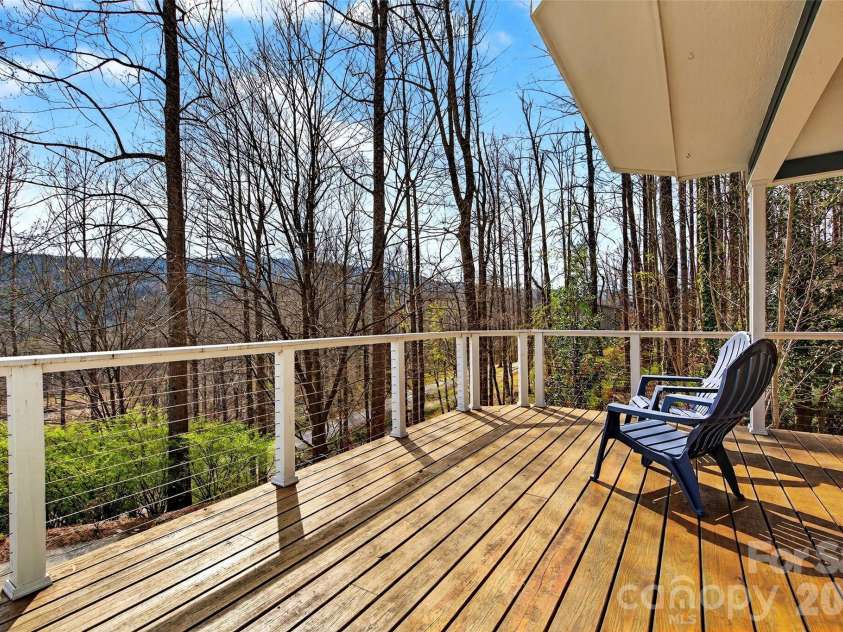 525 Blue Ridge Drive, Marion, NC 28752.  MLS# CAR4362278, YatesRealty ID 14616. 
