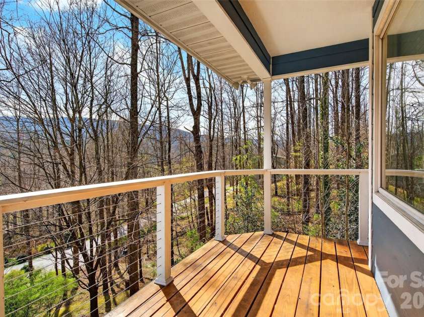 525 Blue Ridge Drive, Marion, NC 28752.  MLS# CAR4362278, YatesRealty ID 14616. 