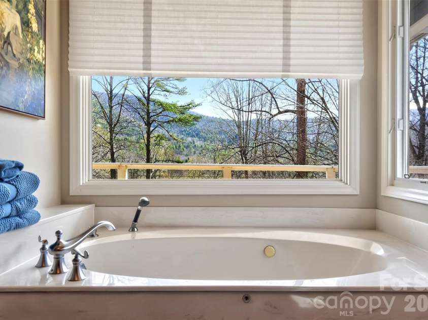 525 Blue Ridge Drive, Marion, NC 28752.  MLS# CAR4362278, YatesRealty ID 14616. 