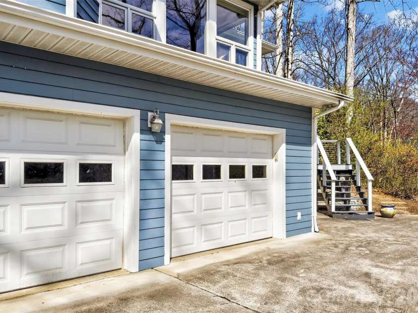 525 Blue Ridge Drive, Marion, NC 28752.  MLS# CAR4362278, YatesRealty ID 14616. 