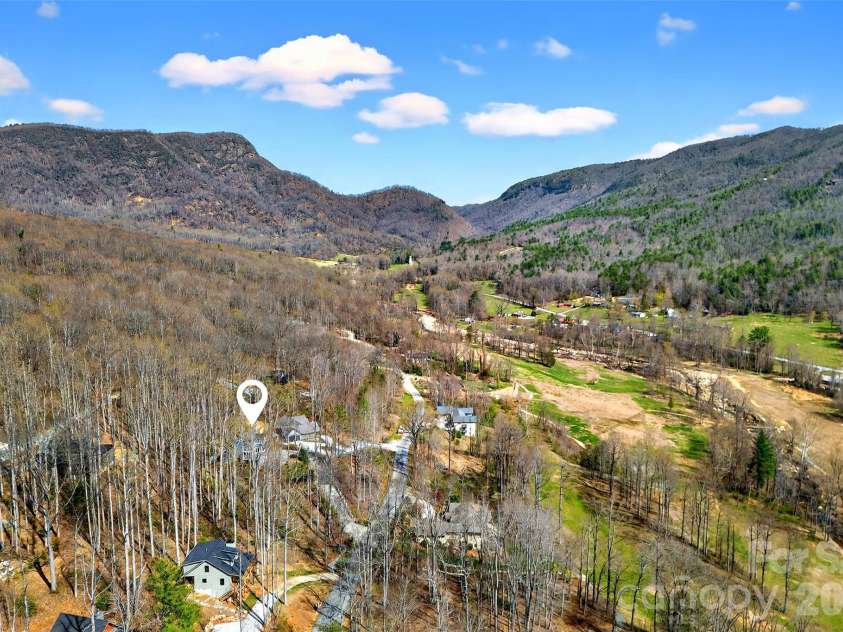 525 Blue Ridge Drive, Marion, NC 28752.  MLS# CAR4362278, YatesRealty ID 14616. 