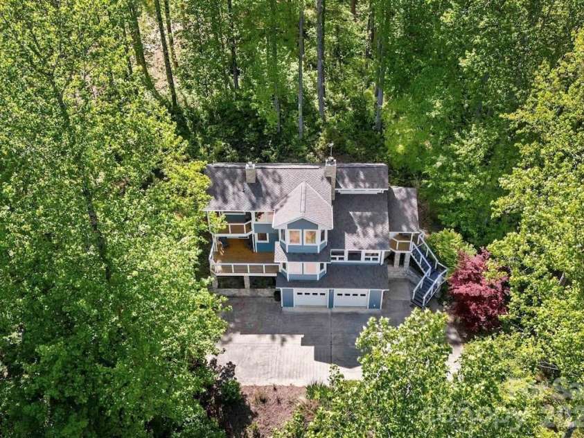 525 Blue Ridge Drive, Marion, NC 28752.  MLS# CAR4362278, YatesRealty ID 14616. Summer View