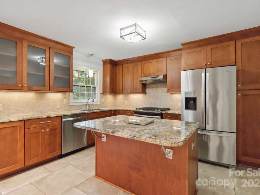 6921 Thermal Road, Charlotte, NC 28211.  MLS# CAR4272019, YatesRealty ID 14616. 