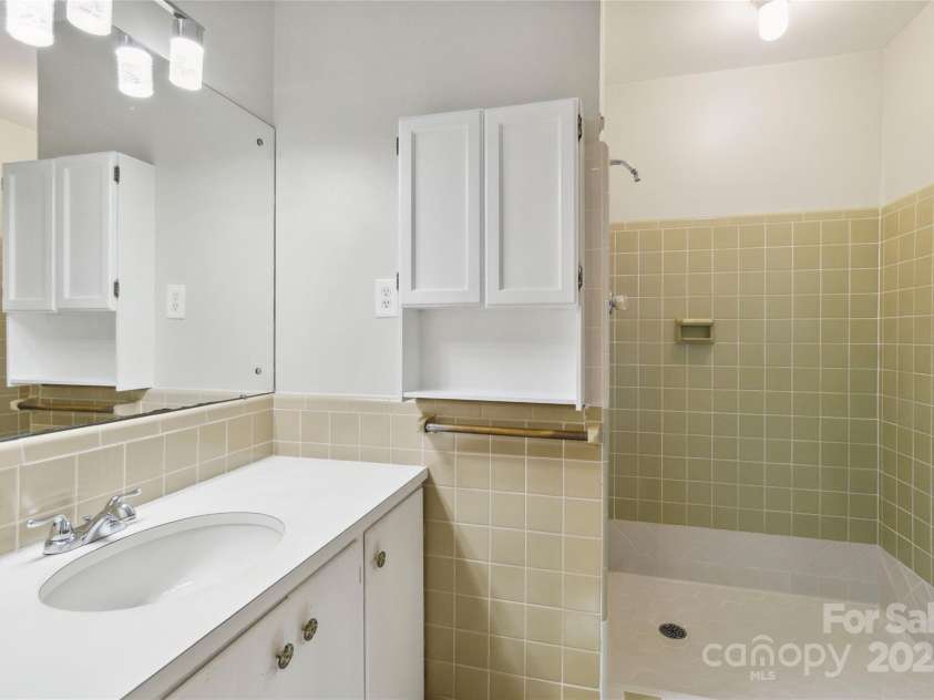 6921 Thermal Road, Charlotte, NC 28211.  MLS# CAR4272019, YatesRealty ID 14616. 