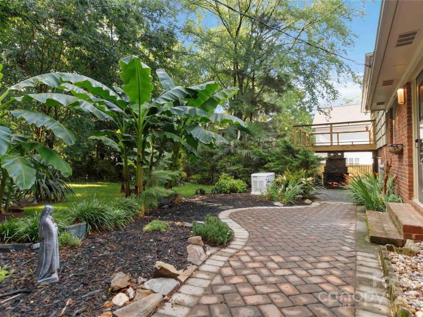 6921 Thermal Road, Charlotte, NC 28211.  MLS# CAR4272019, YatesRealty ID 14616. 