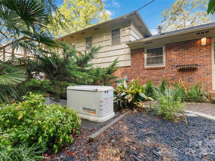 6921 Thermal Road, Charlotte, NC 28211.  MLS# CAR4272019, YatesRealty ID 14616. 