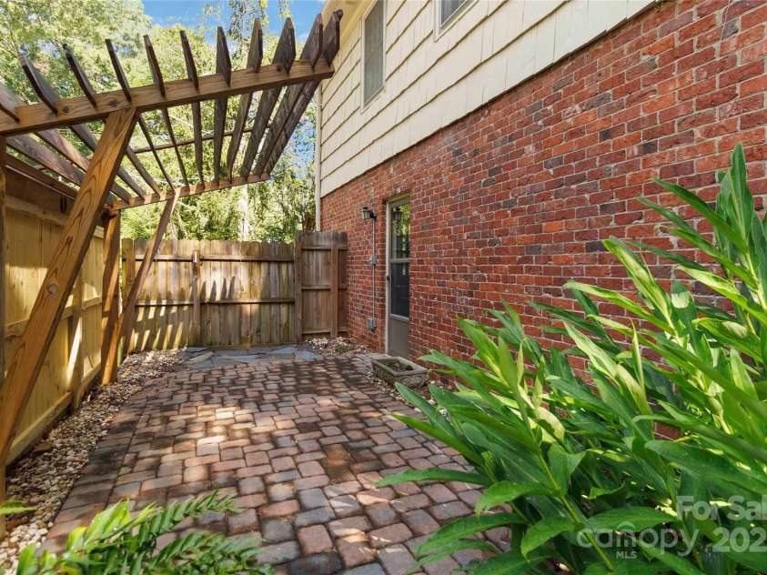 6921 Thermal Road, Charlotte, NC 28211.  MLS# CAR4272019, YatesRealty ID 14616. 