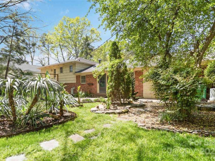 6921 Thermal Road, Charlotte, NC 28211.  MLS# CAR4272019, YatesRealty ID 14616. 