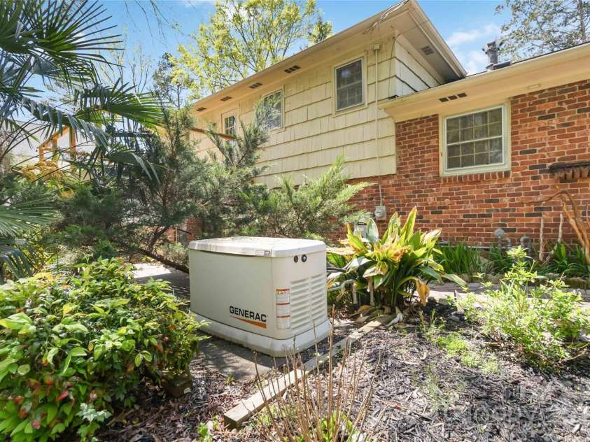 6921 Thermal Road, Charlotte, NC 28211.  MLS# CAR4272019, YatesRealty ID 14616. 