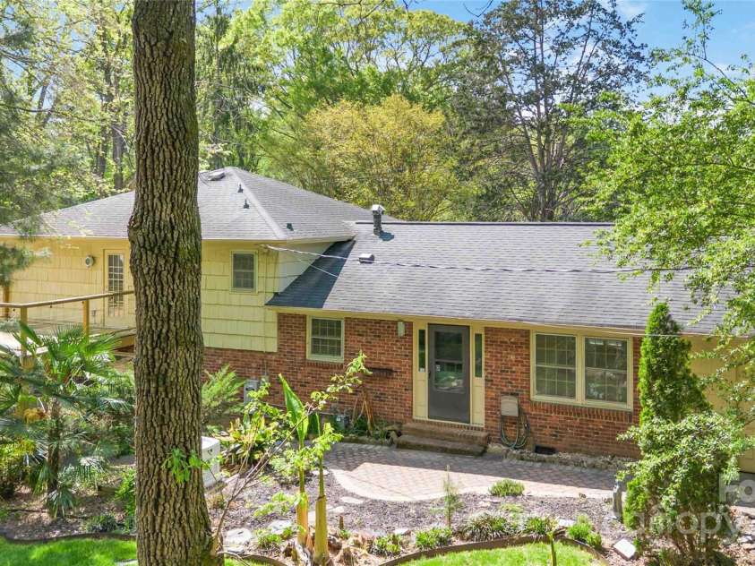 6921 Thermal Road, Charlotte, NC 28211.  MLS# CAR4272019, YatesRealty ID 14616. 