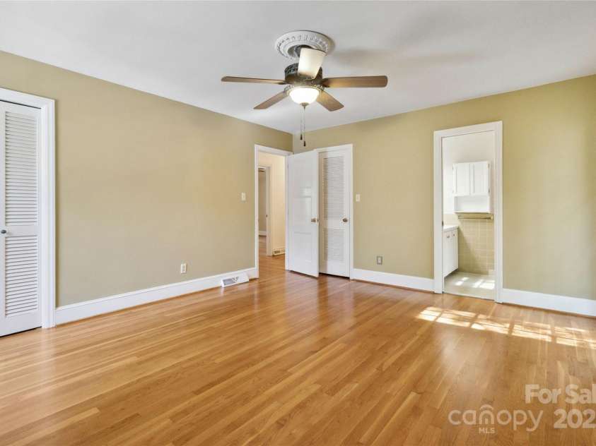 6921 Thermal Road, Charlotte, NC 28211.  MLS# CAR4272019, YatesRealty ID 14616. 