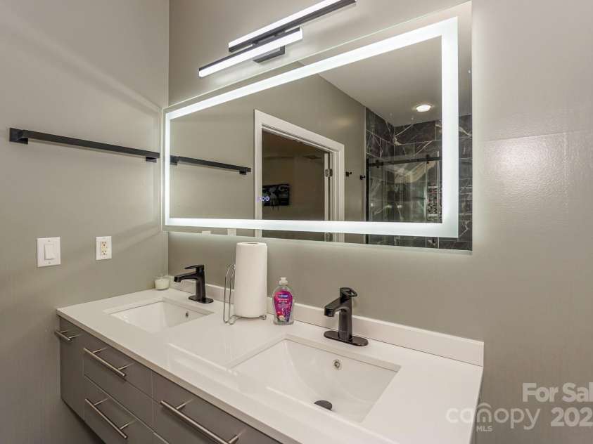 3119 Castlemaine Drive, Charlotte, NC 28269.  MLS# CAR4249186, YatesRealty ID 14617. 