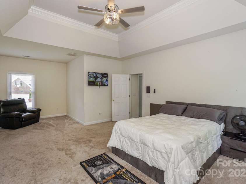3119 Castlemaine Drive, Charlotte, NC 28269.  MLS# CAR4322294, YatesRealty ID 14617. Primary Bedroom