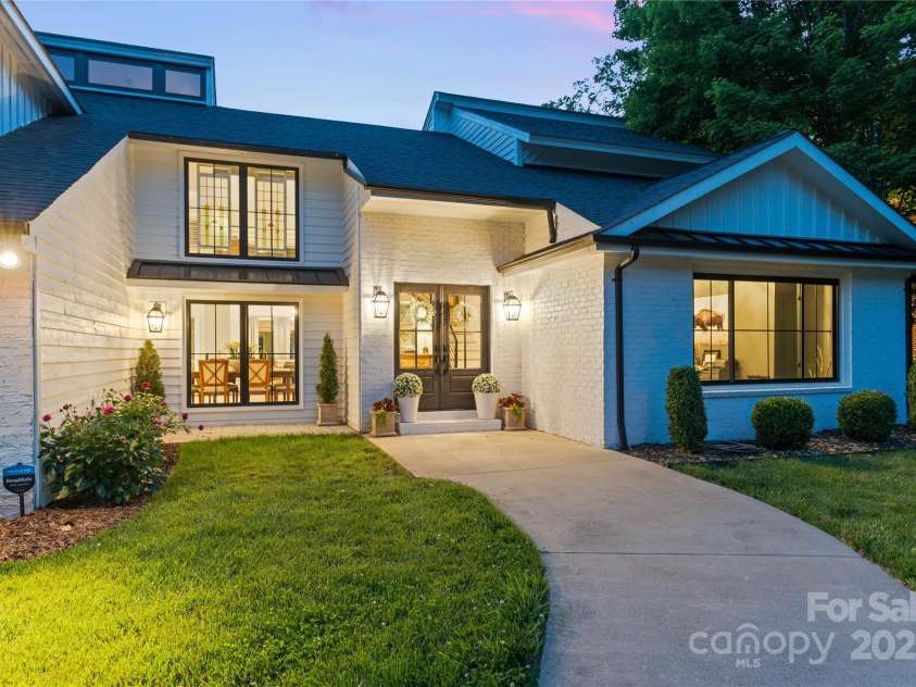 4039 5th Street, Hickory, NC 28601.  MLS# CAR4247859, YatesRealty ID 14618. 