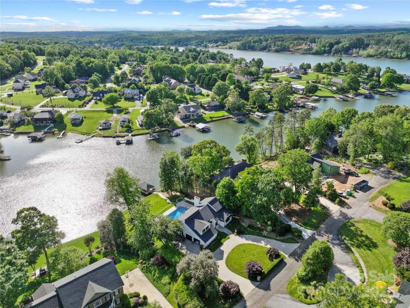 4039 5th Street, Hickory, NC 28601.  MLS# CAR4247859, YatesRealty ID 14618. 