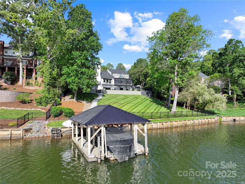 4039 5th Street, Hickory, NC 28601.  MLS# CAR4247859, YatesRealty ID 14618. 