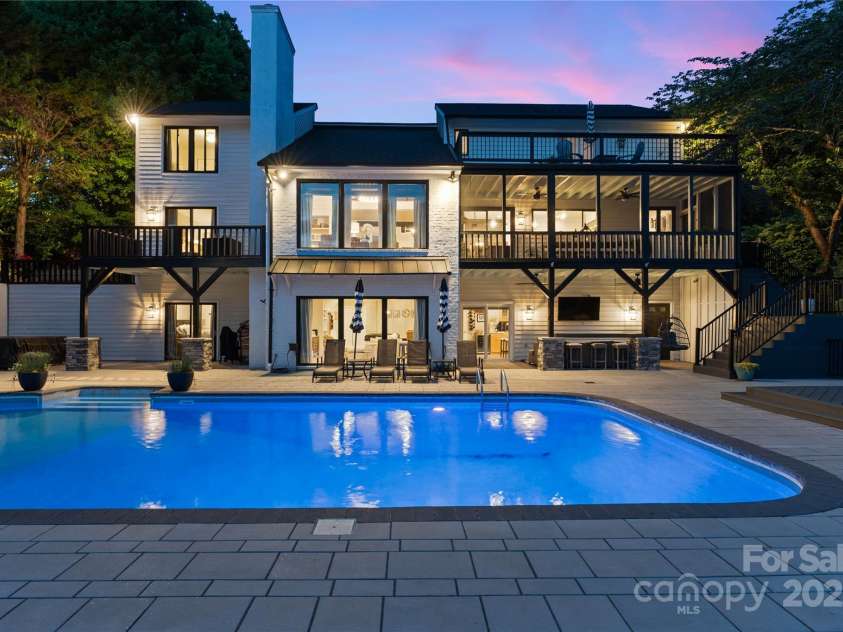 4039 5th Street, Hickory, NC 28601.  MLS# CAR4247859, YatesRealty ID 14618. 