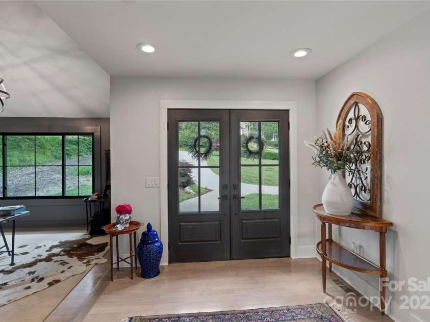 4039 5th Street, Hickory, NC 28601.  MLS# CAR4247859, YatesRealty ID 14618. 