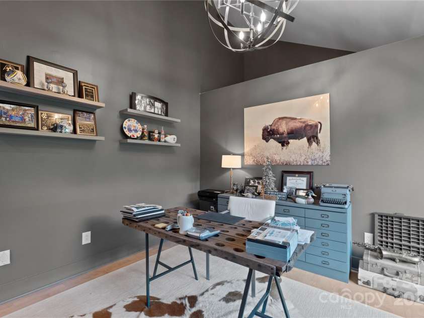 4039 5th Street, Hickory, NC 28601.  MLS# CAR4247859, YatesRealty ID 14618. 