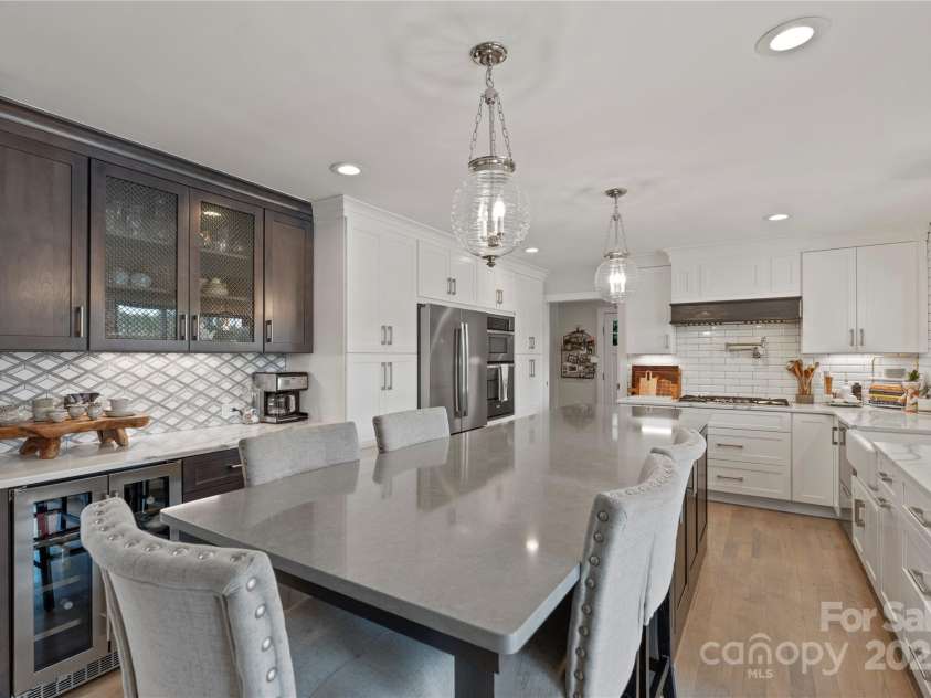 4039 5th Street, Hickory, NC 28601.  MLS# CAR4247859, YatesRealty ID 14618. 