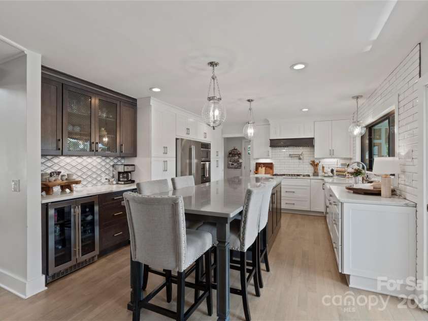 4039 5th Street, Hickory, NC 28601.  MLS# CAR4247859, YatesRealty ID 14618. 